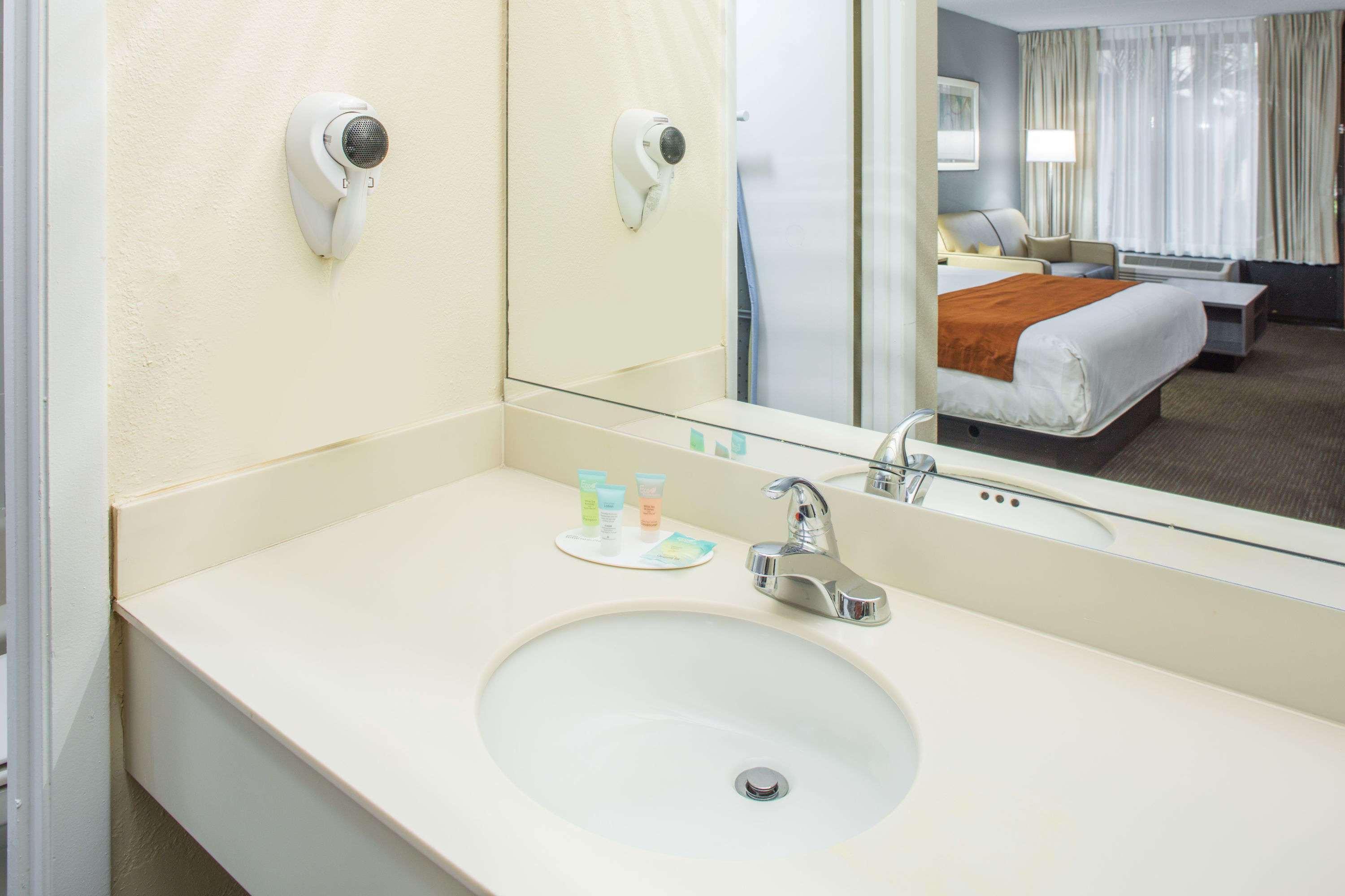Days Inn & Suites By Wyndham Orlando Airport Εξωτερικό φωτογραφία