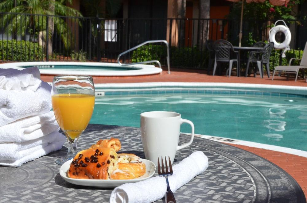 Days Inn & Suites By Wyndham Orlando Airport Εξωτερικό φωτογραφία