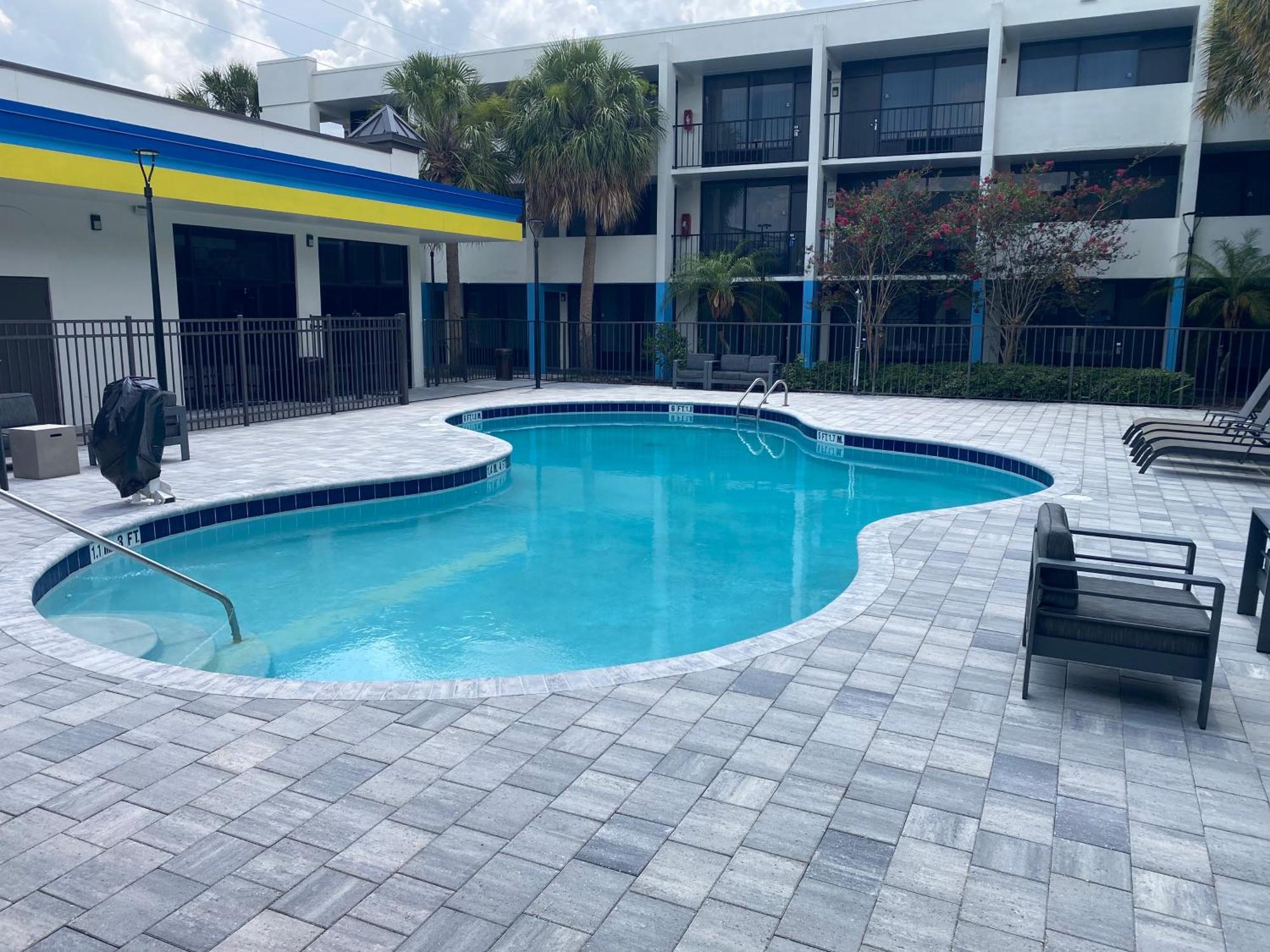 Days Inn & Suites By Wyndham Orlando Airport Εξωτερικό φωτογραφία