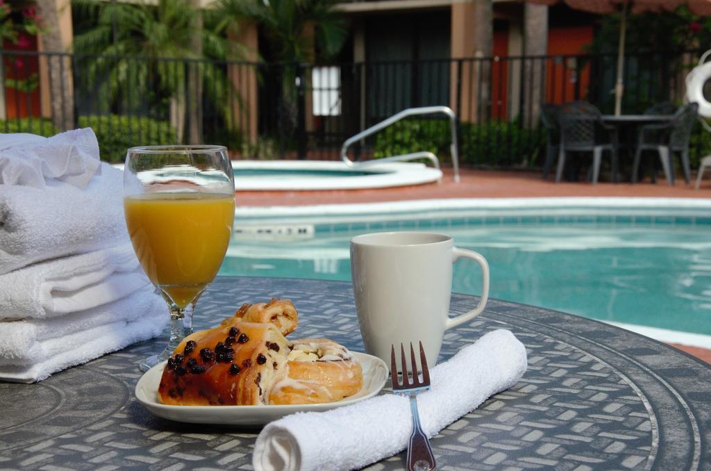 Days Inn & Suites By Wyndham Orlando Airport Εξωτερικό φωτογραφία