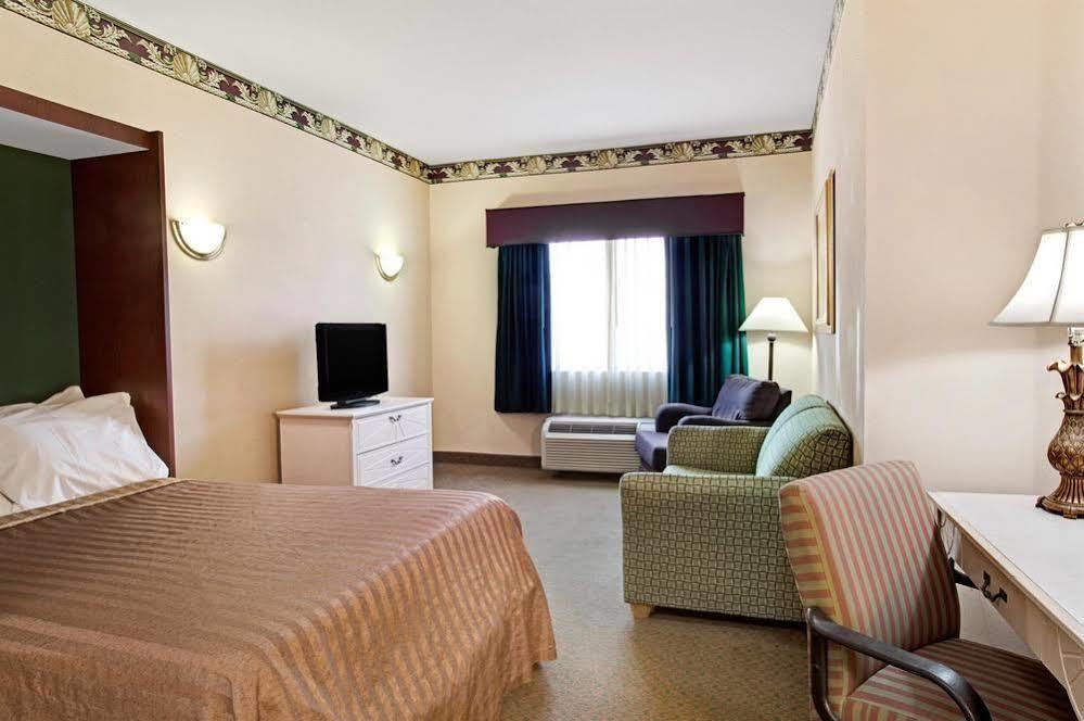 Days Inn & Suites By Wyndham Orlando Airport Εξωτερικό φωτογραφία
