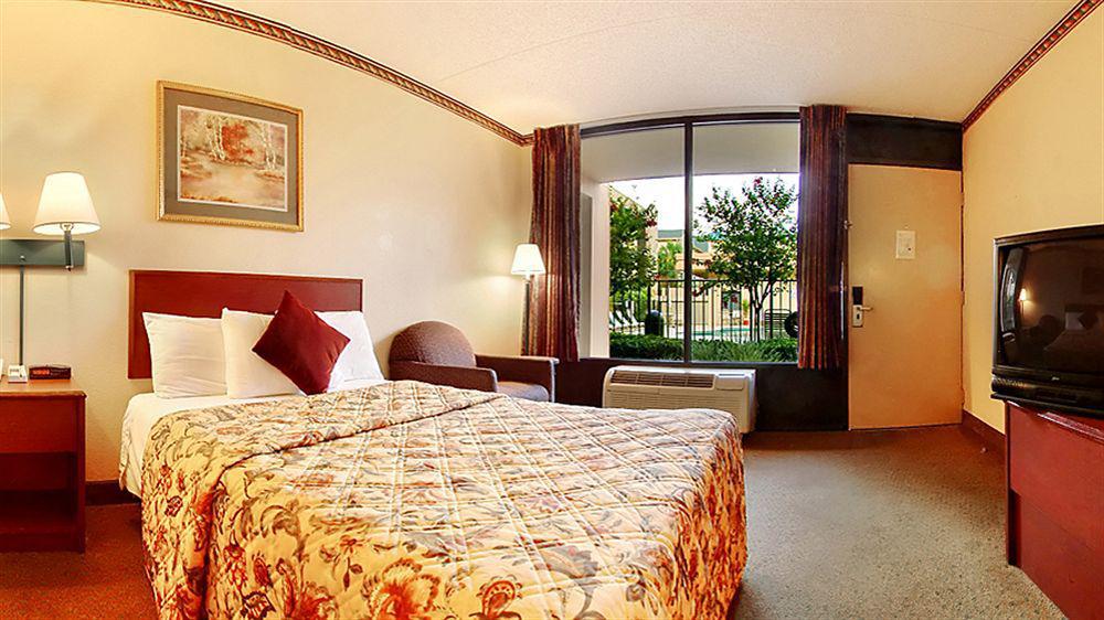 Days Inn & Suites By Wyndham Orlando Airport Εξωτερικό φωτογραφία